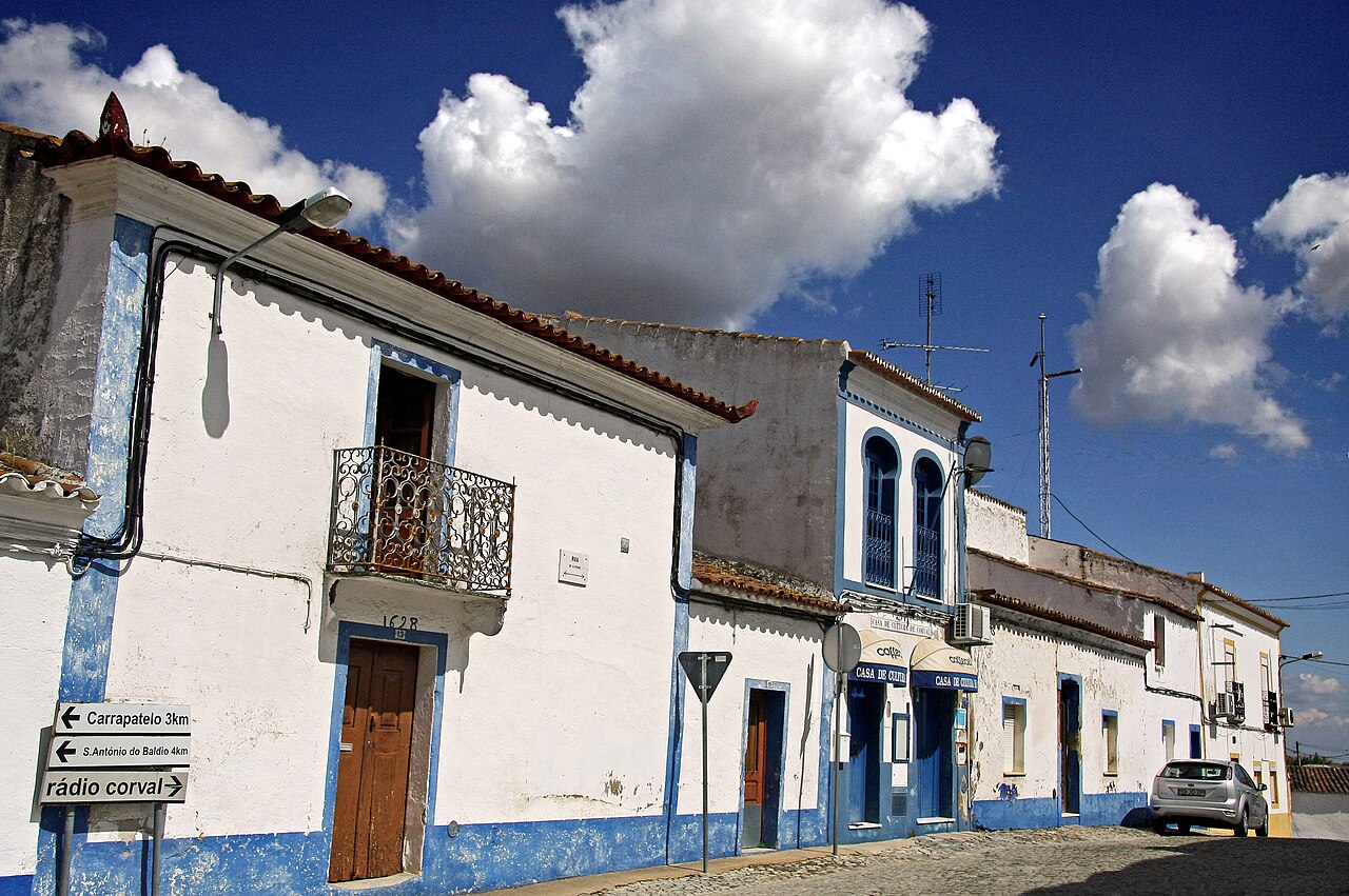 Whitewashed houses with blue trim in São Pedro do Corval