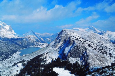 Snow-covered peaks and a reservoir in Mallorca's Serra de Tramuntana