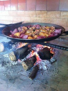 cooking the meat for paella