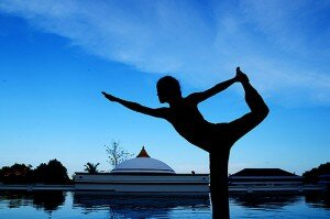Detox_and_yoga_retreat_Thailand_-_yoga_by_pool