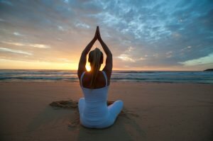 -Ultimate_retreat_Alicante_Spain_evening_beach_yoga